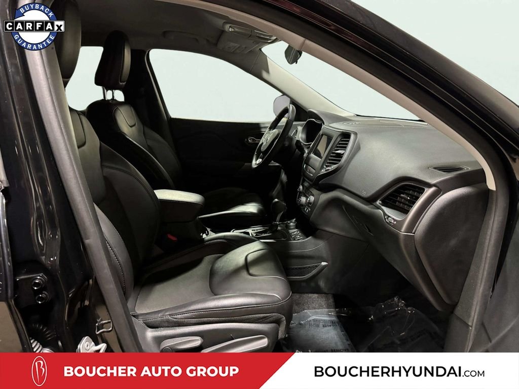 Used 2019 Diamond Black Crystal Pearlcoat Jeep Latitude Plus image 24