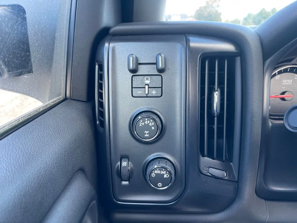 Used 2024 Summit White Chevrolet 1WT image 15