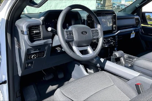 New 2026 Oxford White Ford XLT image 6
