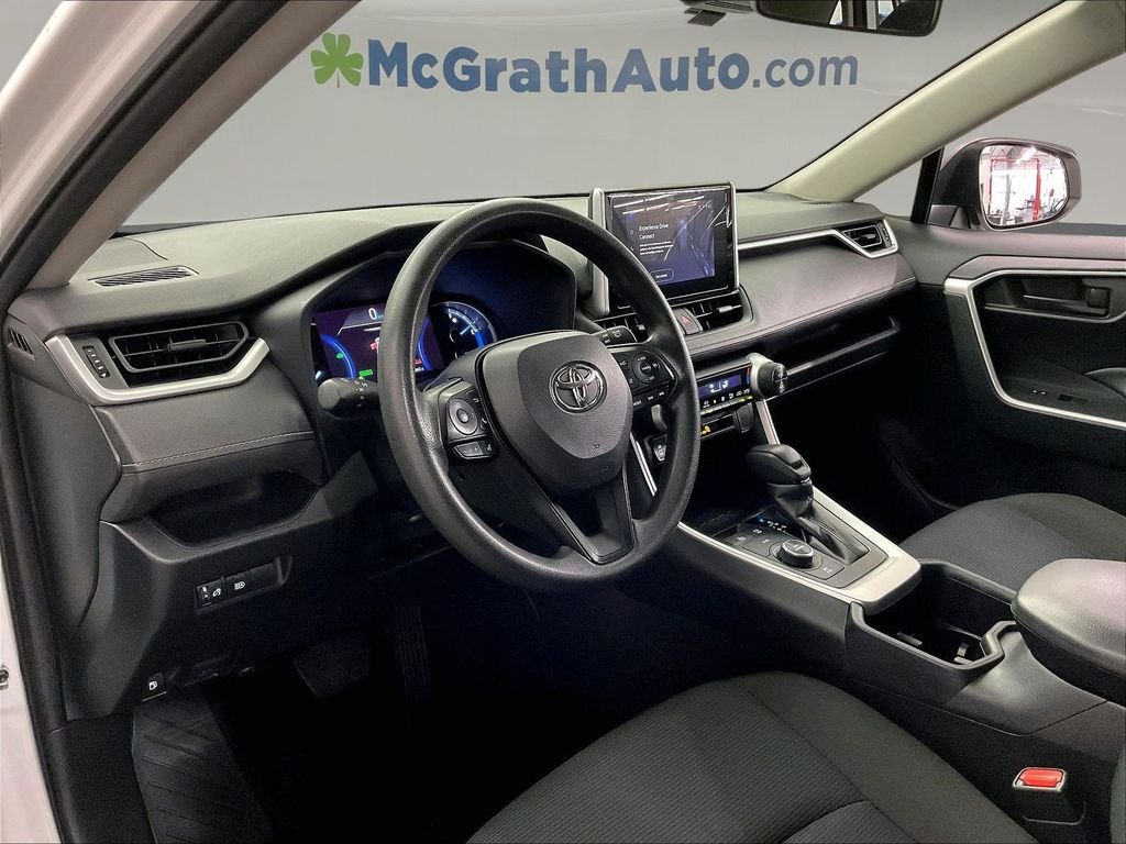 Used 2023 White Toyota LE image 17
