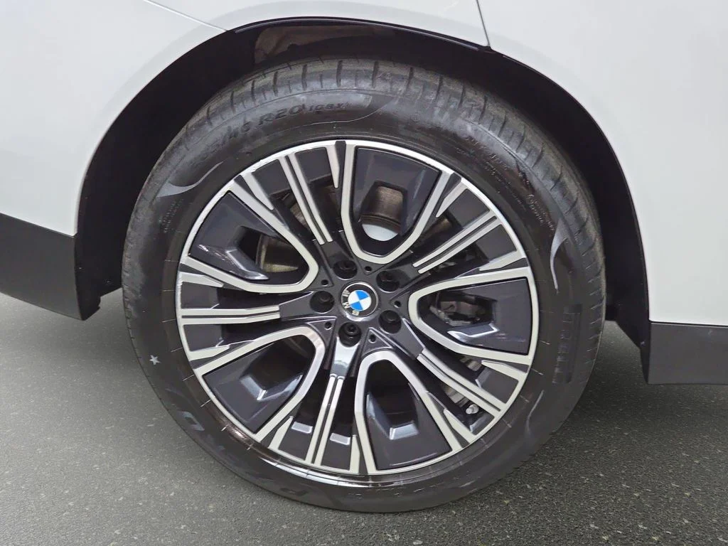 Used 2025 Mineral White Metallic BMW 30 xDrive image 34