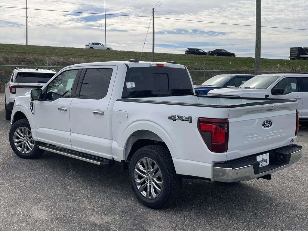 New 2026 Oxford White Ford XLT image 5