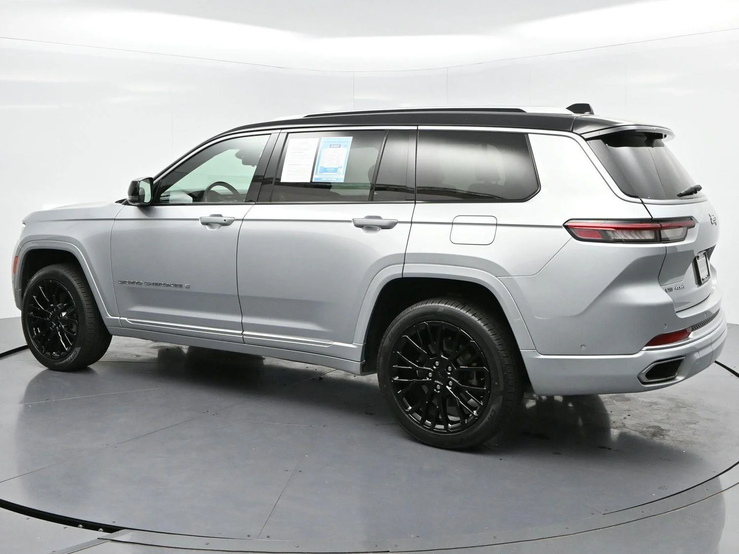 Used 2023 Silver Zynith Jeep Summit Reserve image 5