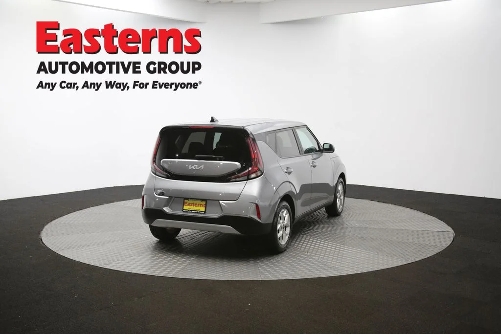 Used 2023  Kia LX image 39