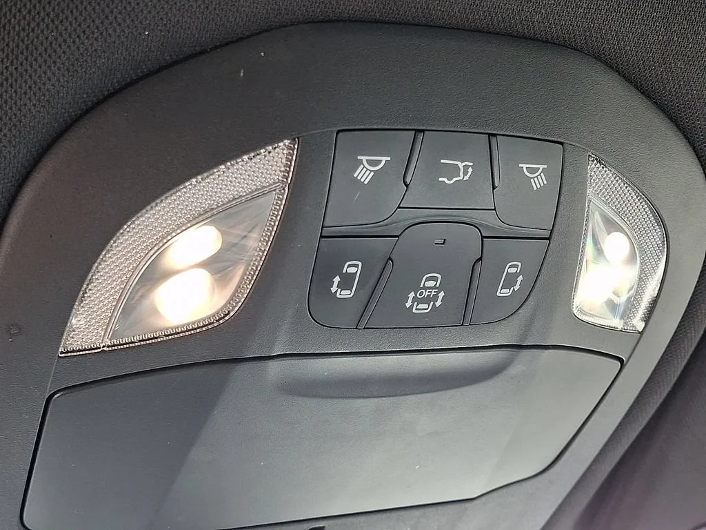 Used 2025 Diamond Black Crystal Pearlcoat Chrysler Select image 23