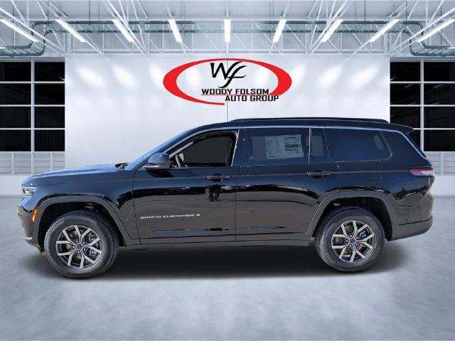 New 2027 Black Jeep Laredo image 6