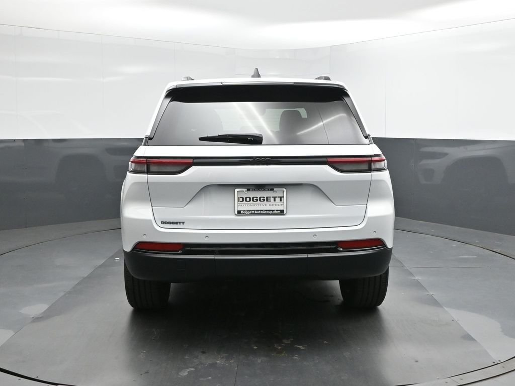New 2025 Bright White Clear-Coat Exterior Paint Jeep Altitude X image 8