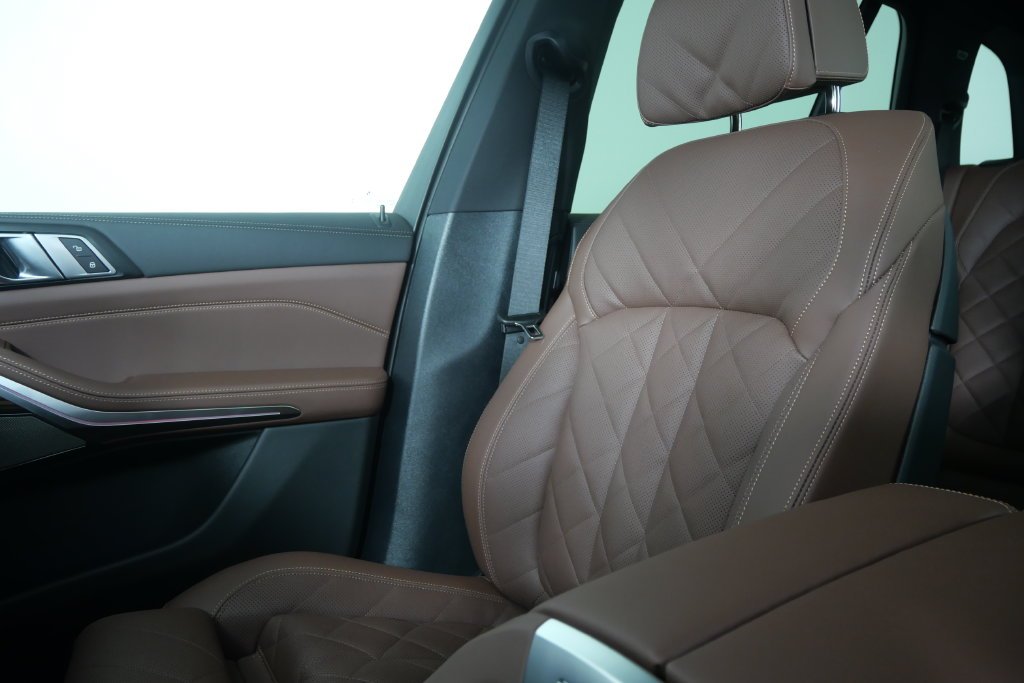 New 2026 Green Metallic BMW xDrive50e image 23
