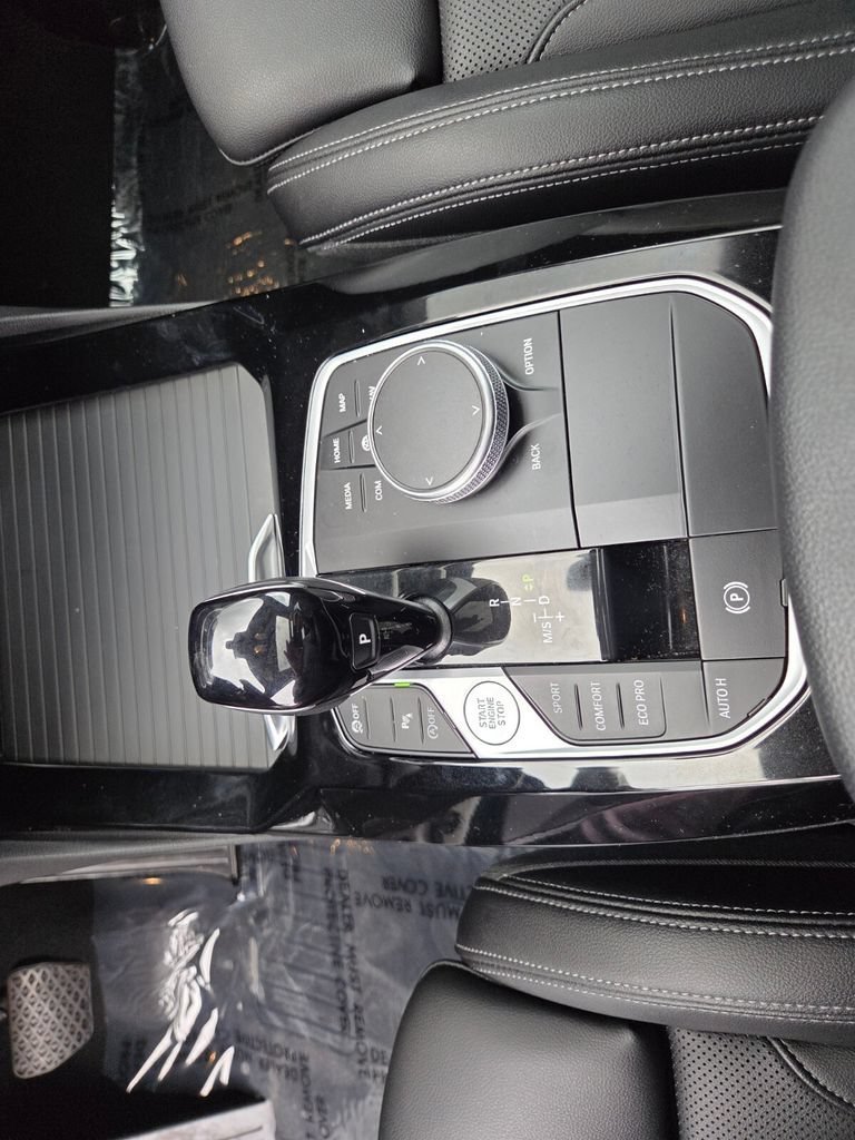 Used 2024 Mineral White Metallic BMW sDrive30i image 31
