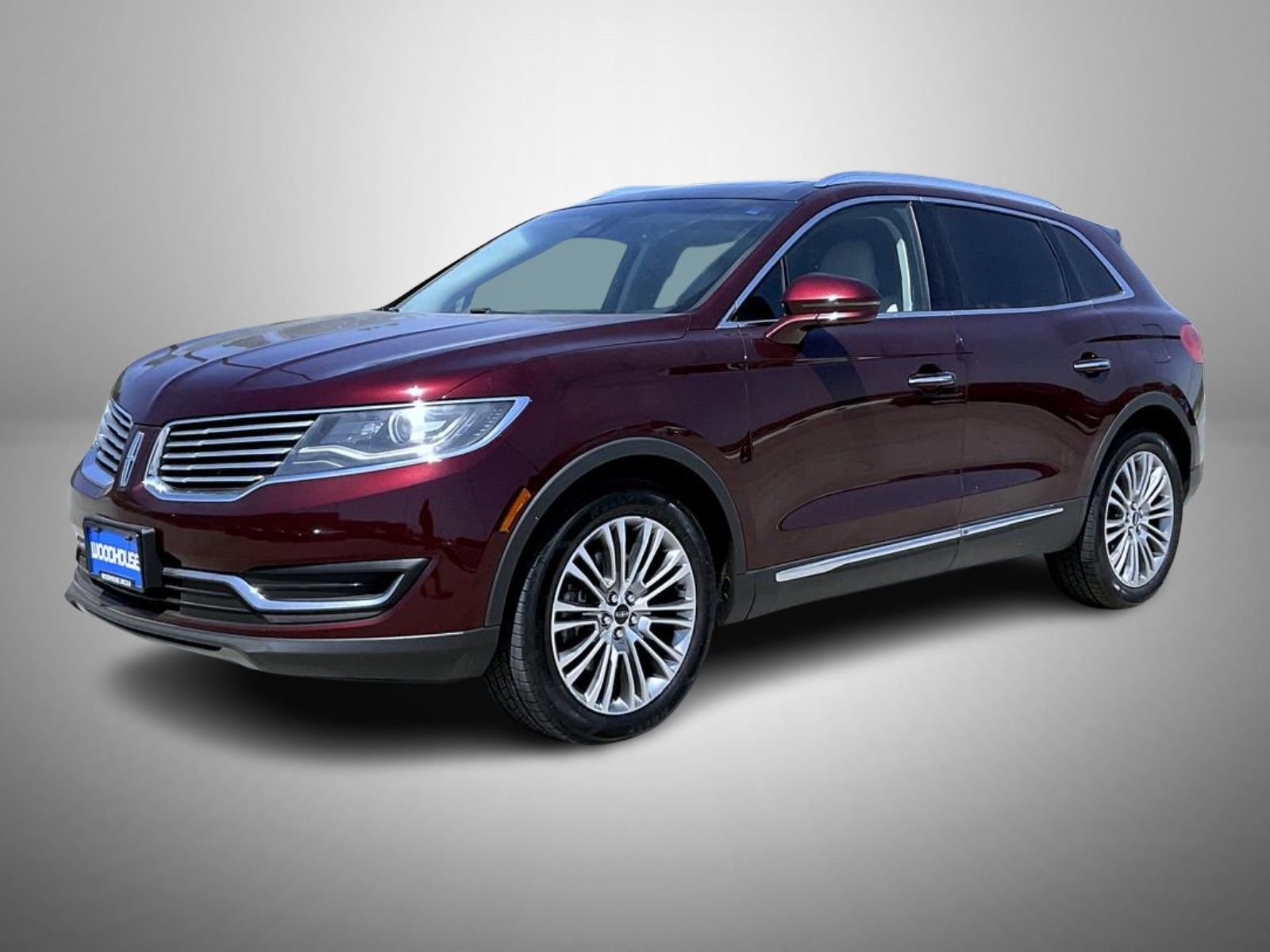 Used 2017 Red Lincoln Reserve image 1