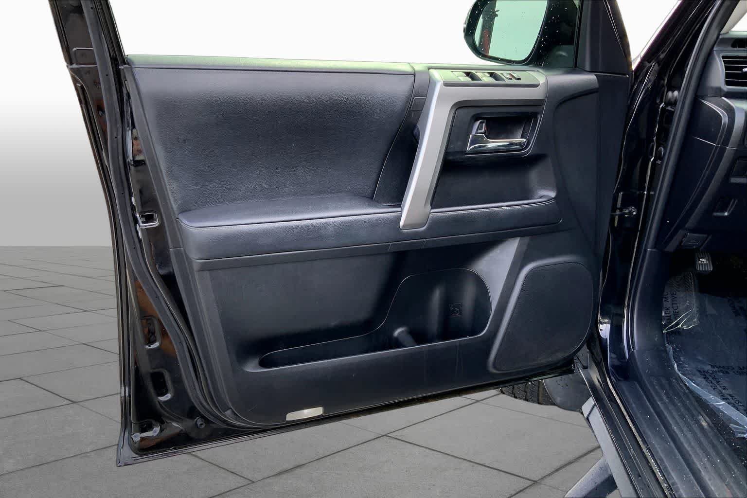 Used 2022 Midnight Black Metallic Toyota SR5 image 20