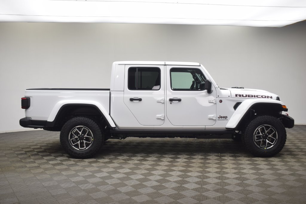 New 2026 Bright White Clear-Coat Exterior Paint Jeep Rubicon image 4