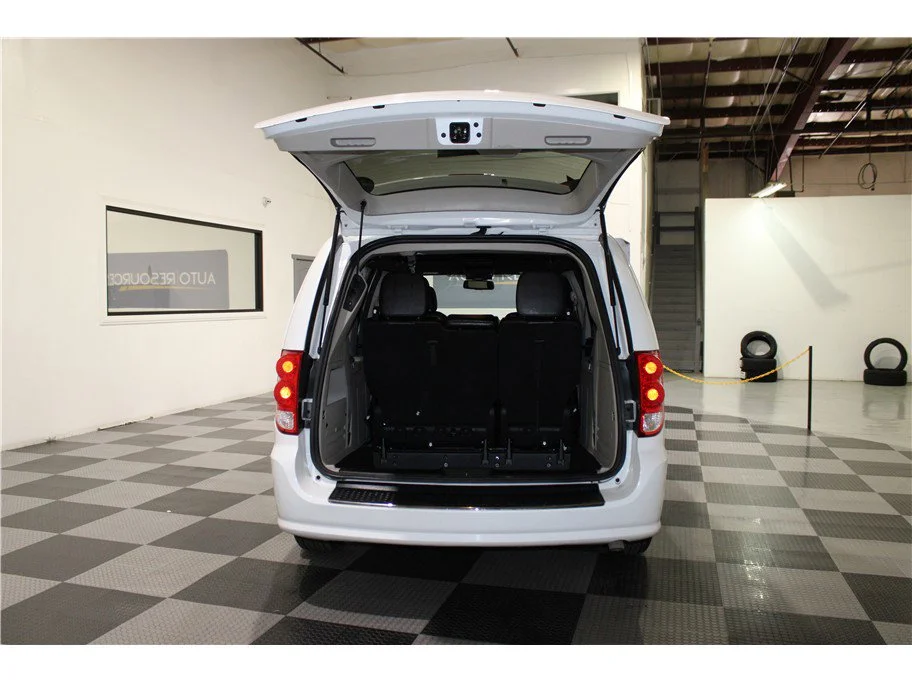 Used 2019 White Knuckle Clearcoat Dodge SXT image 20