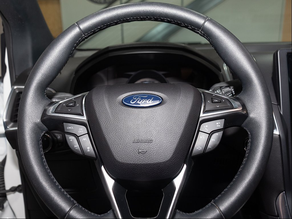 2024 Ford Edge Titanium - Photo 12