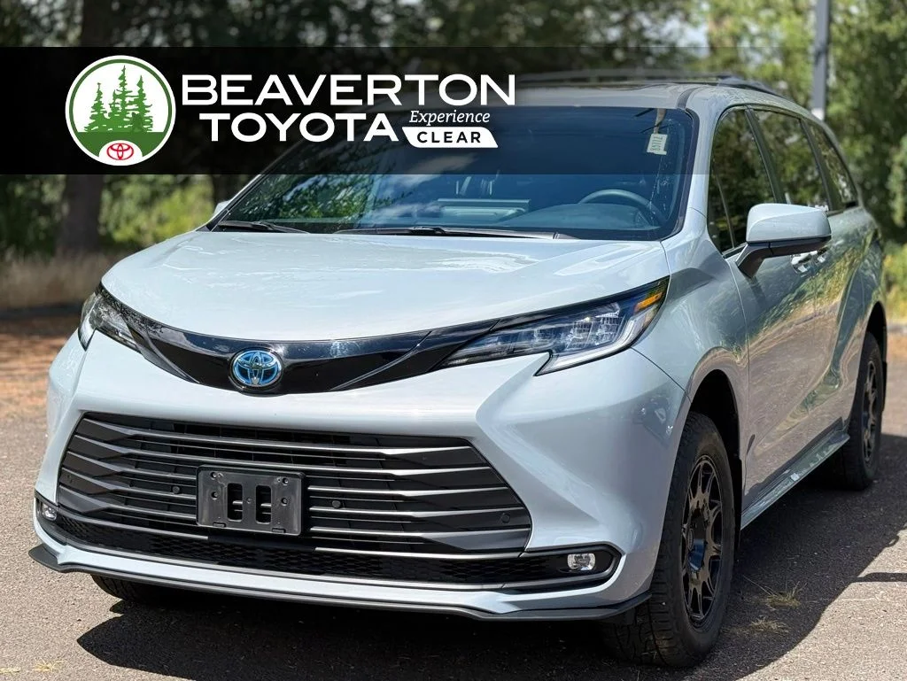 Used 2025  Toyota Woodland Edition image 1
