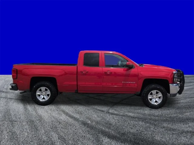 Used 2018 Red Hot Chevrolet LT image 3