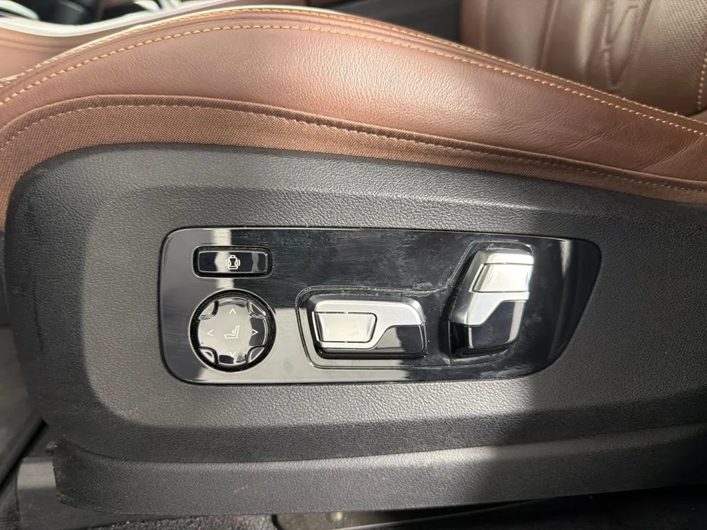 Used 2019 Black BMW xDrive50i image 25