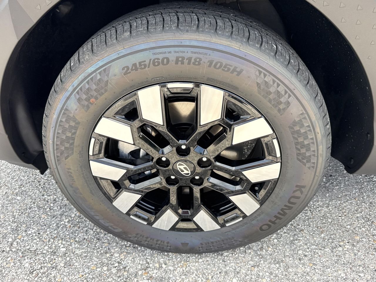 New 2027 Hampton Gray Hyundai SE AWD image 9