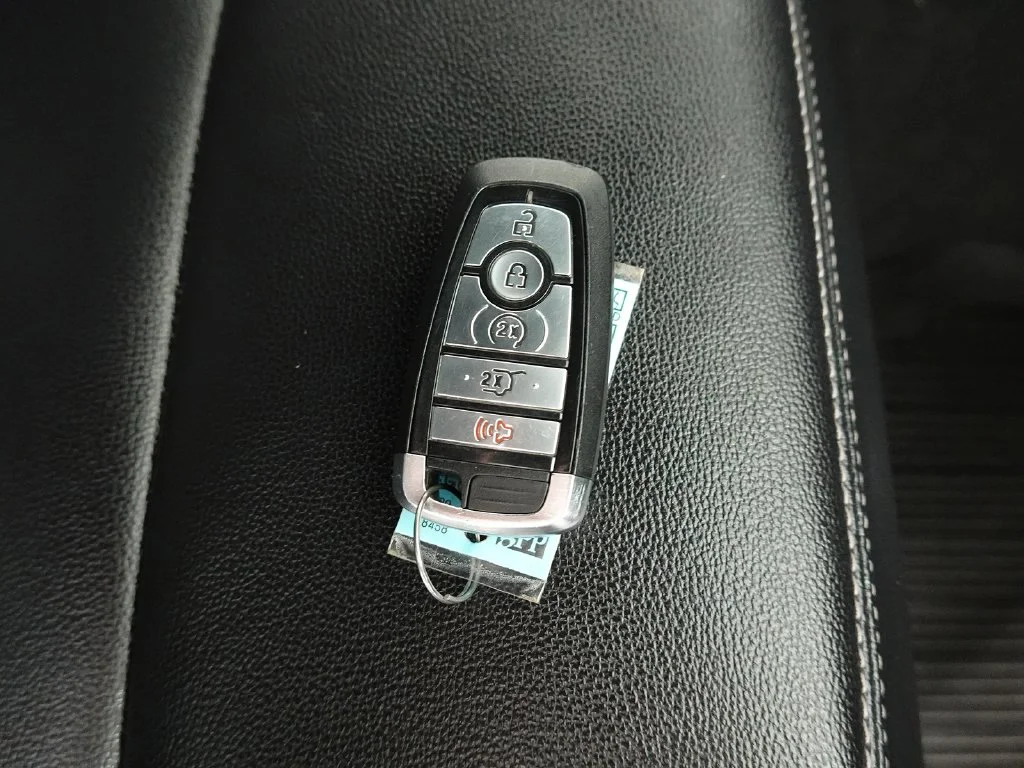 Used 2020 Black Ford XLT image 21