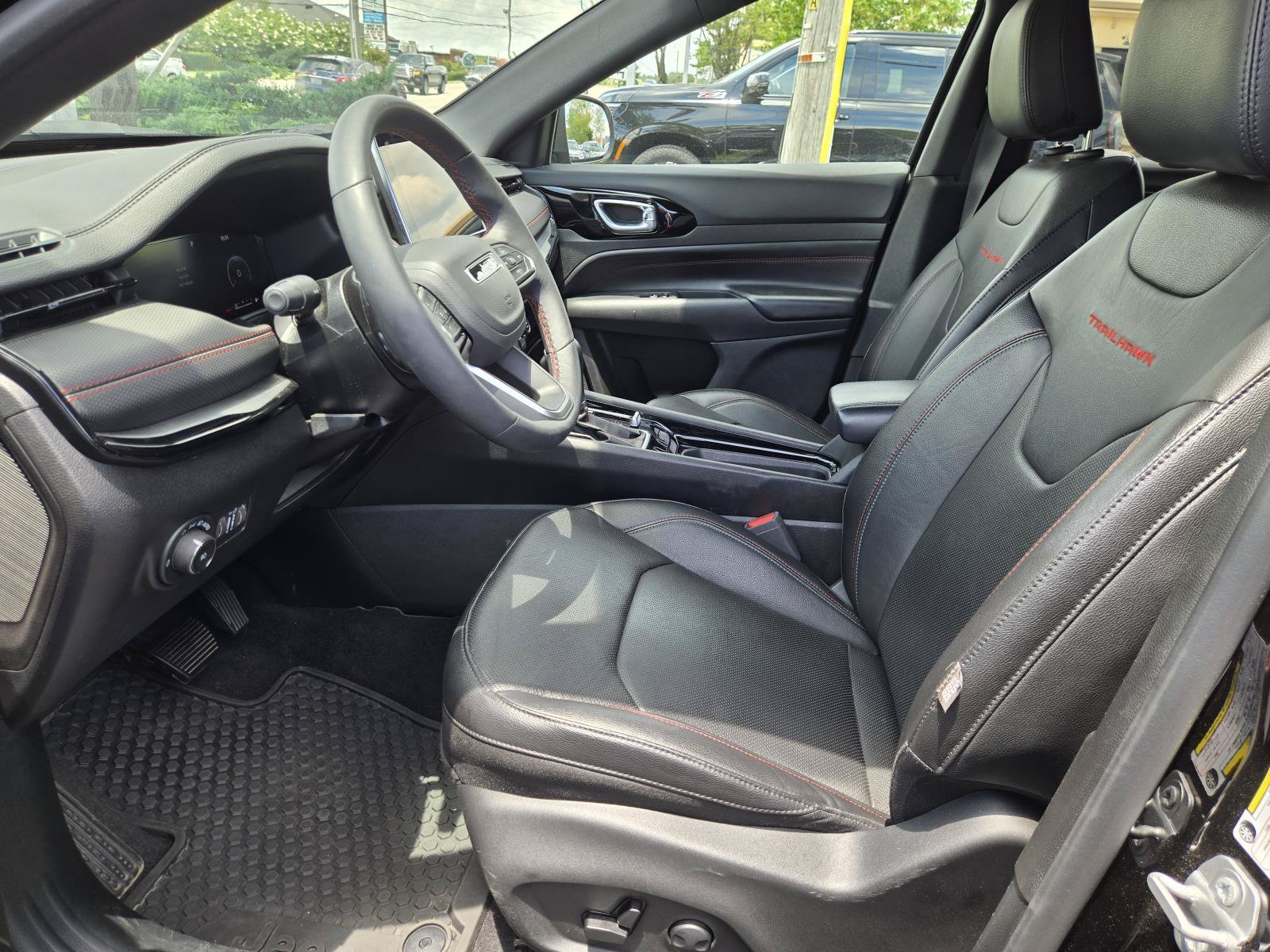 Used 2025 Diamond Black Crystal Pearlcoat Jeep Trailhawk image 20