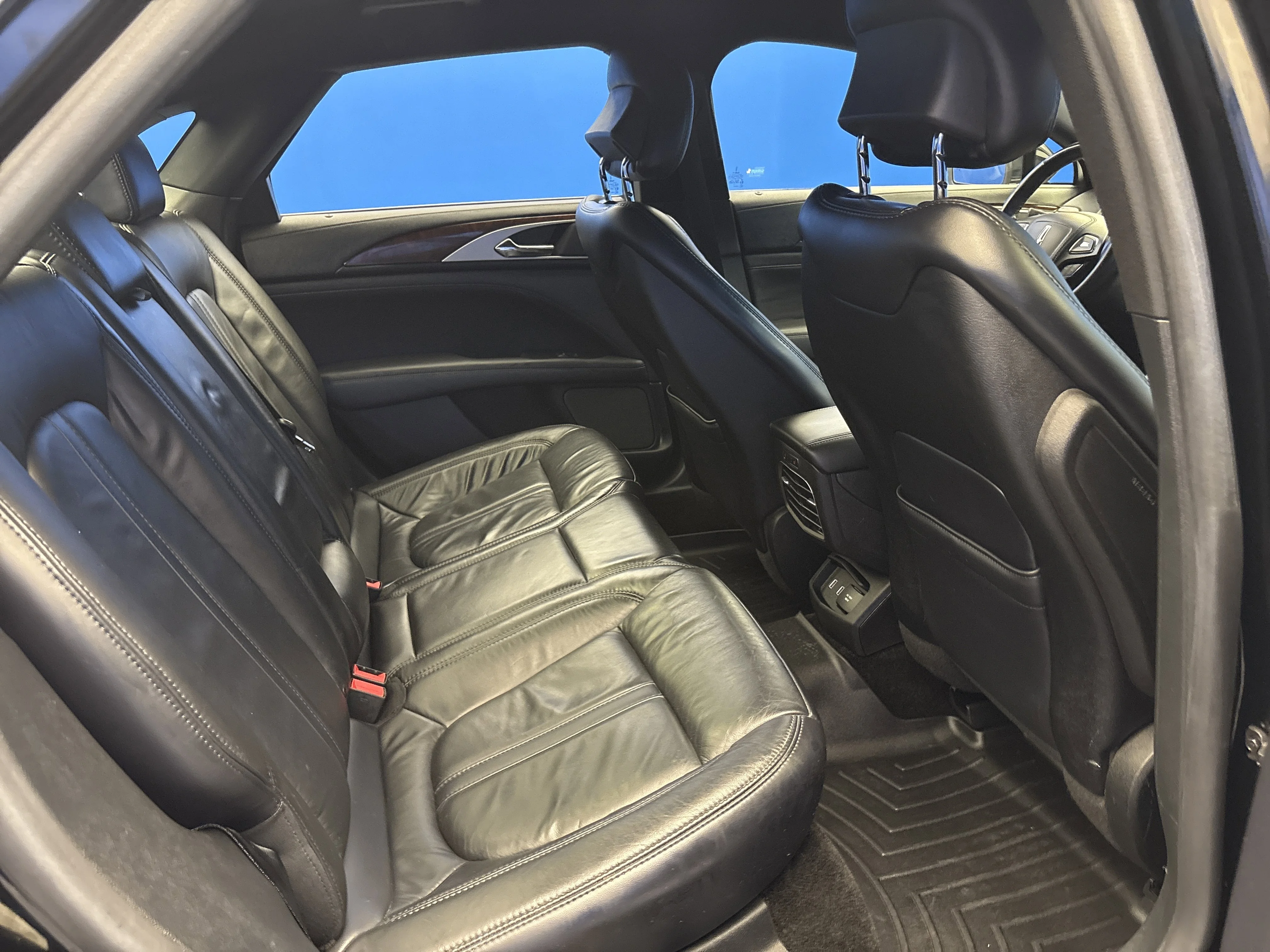 Used 2017 Black Velvet Lincoln Select image 23