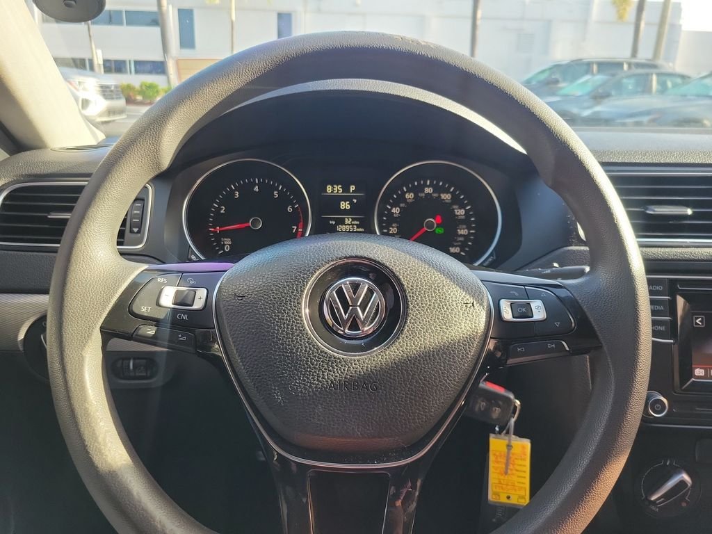 Used 2018  Volkswagen 1.4T S image 16