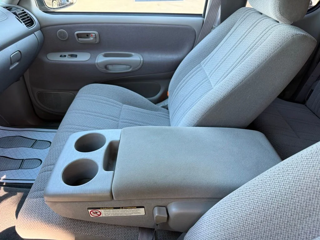 Used 2000 Gray Toyota SR5 image 23