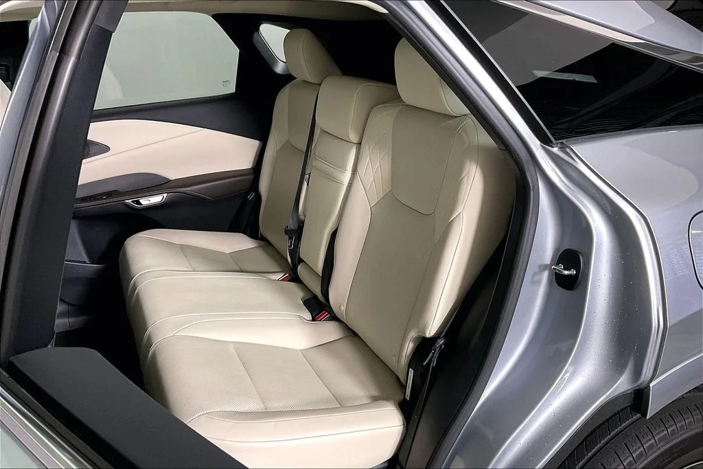 Used 2023  Lexus 350 image 25
