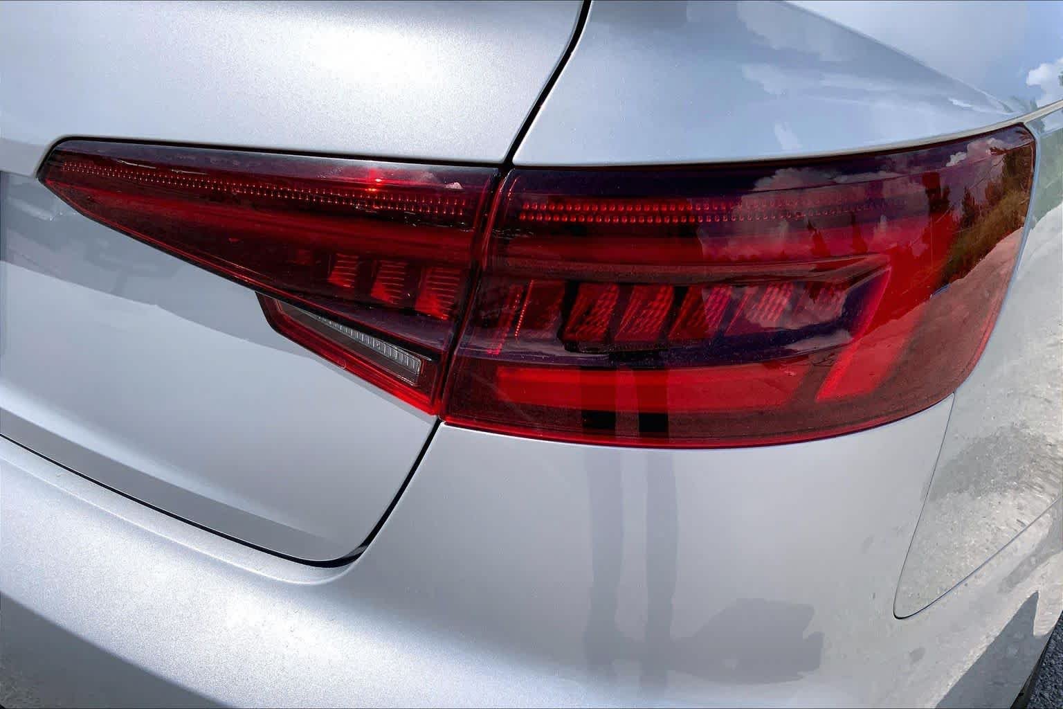 Used 2019 Florett Silver Metallic Audi Titanium Premium image 30