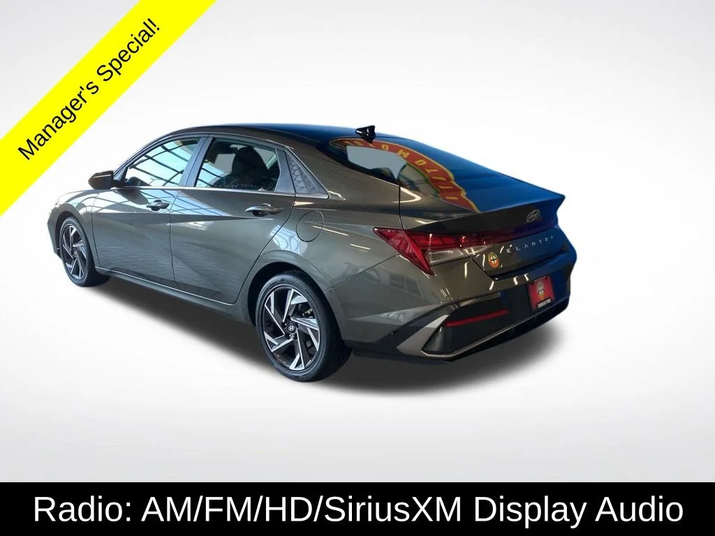 Used 2025 Gray Hyundai SEL Convenience image 4