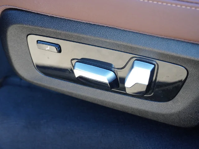 Used 2024 Brown BMW xDrive40i image 31