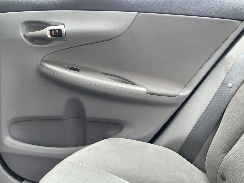 Used 2011 Gray Toyota LE image 16