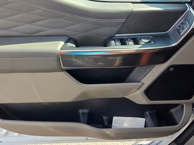 New 2026 Star White Metallic Tri-Coat Ford Platinum image 29