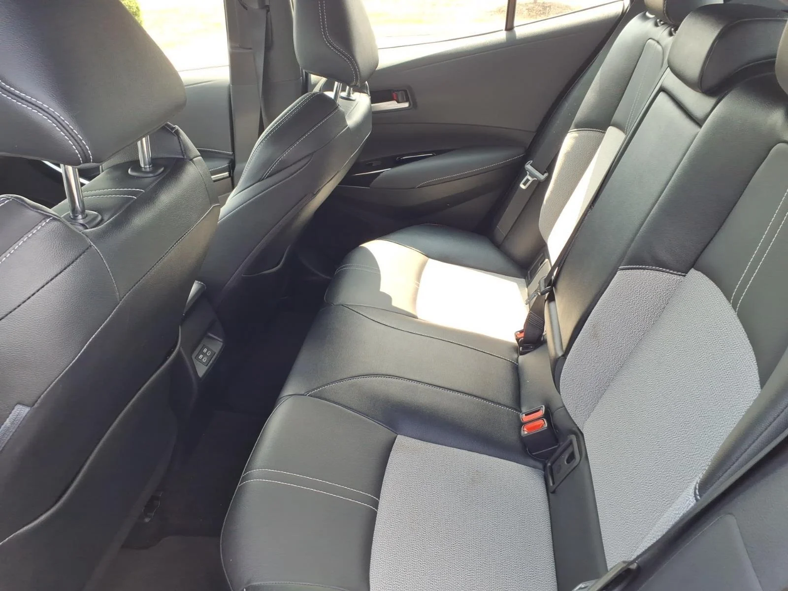 Used 2024 Ice Cap Toyota XSE image 25