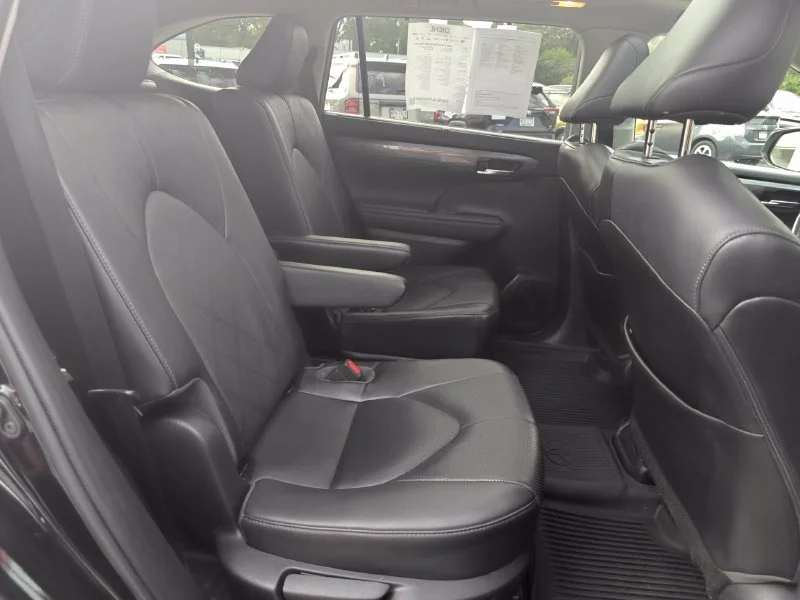 Used 2022 Black Toyota Platinum image 22