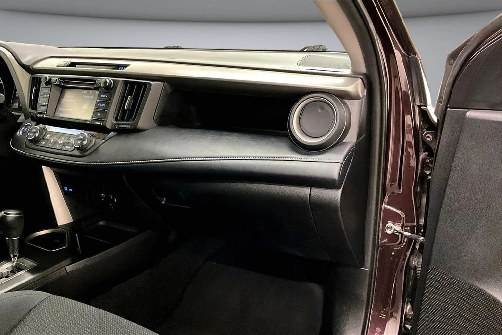 Used 2018 Black Toyota XLE image 27