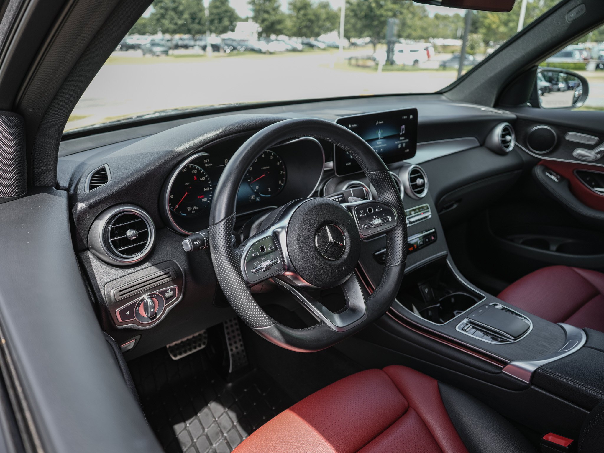 Used 2022 Graphite Gray Metallic Mercedes-Benz GLC 300 image 16