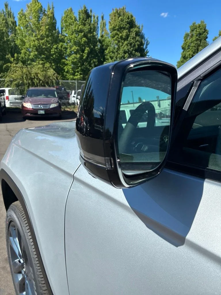 New 2026 Silver Zynith Exterior Paint Jeep  image 7