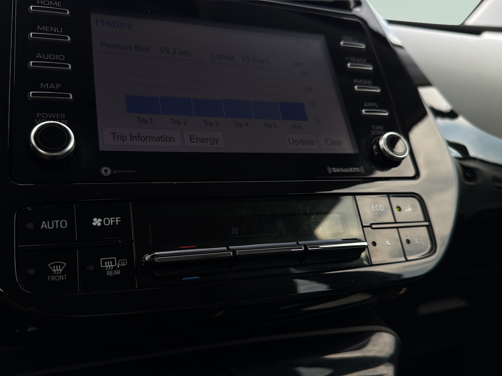 Used 2022 Pearl Toyota LE image 17