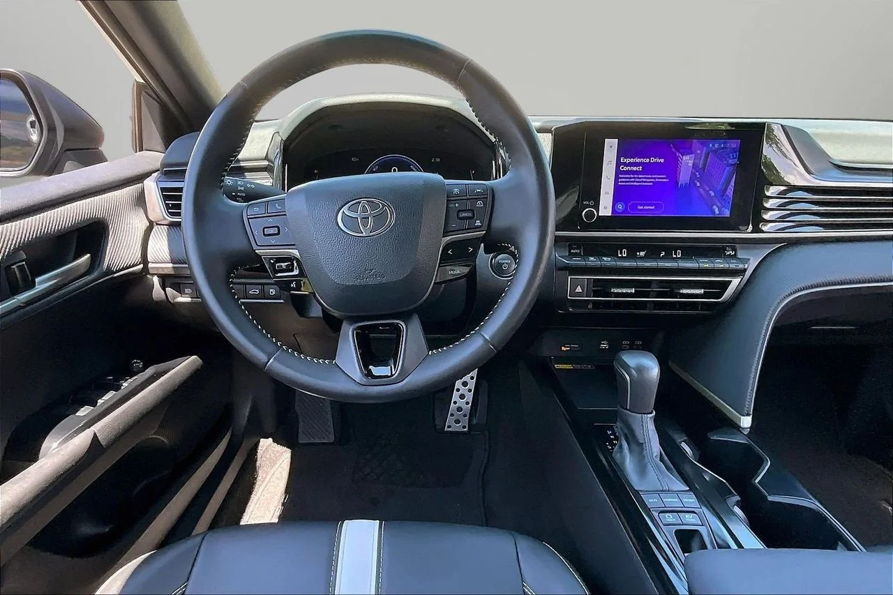 Used 2025  Toyota SE image 10