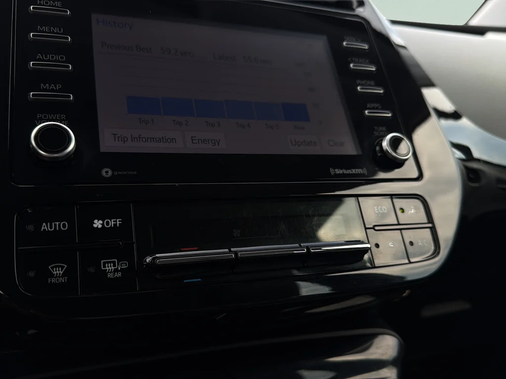 Used 2022 Pearl Toyota LE image 17