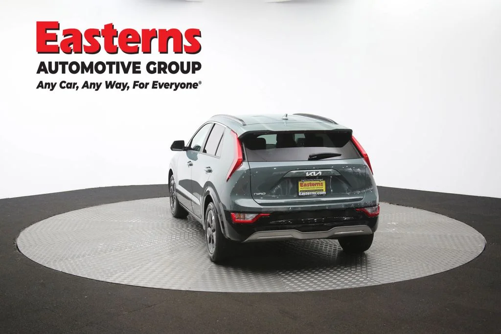 Used 2023 Green Kia Wind image 37
