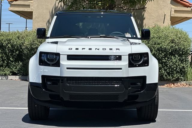 New 2026 White Land Rover X-Dynamic SE image 8
