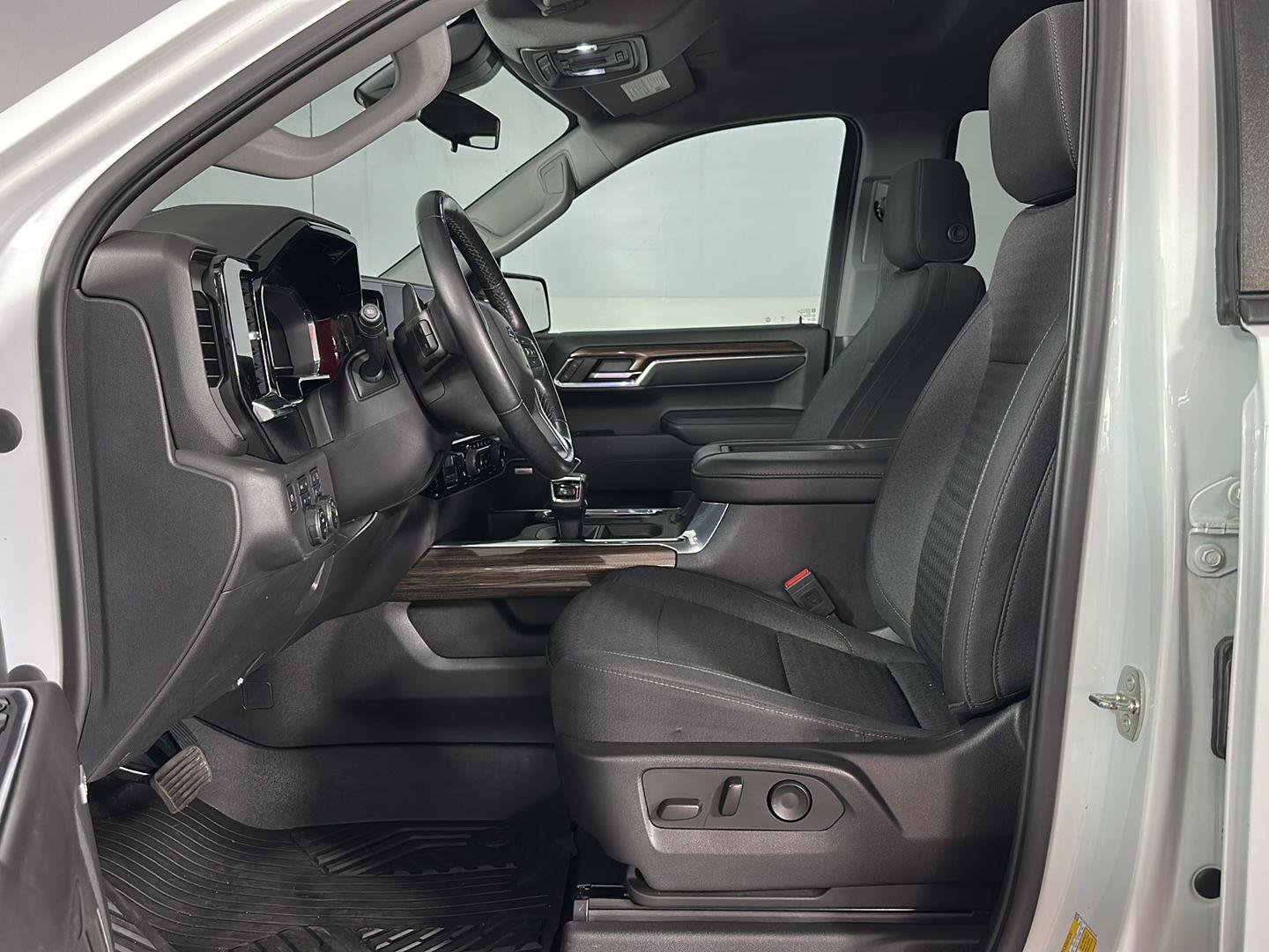 Used 2022 Summit White Chevrolet LT Trail Boss image 7