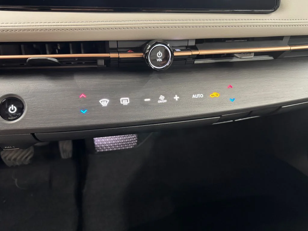 Used 2023 Black Nissan ENGAGE image 22