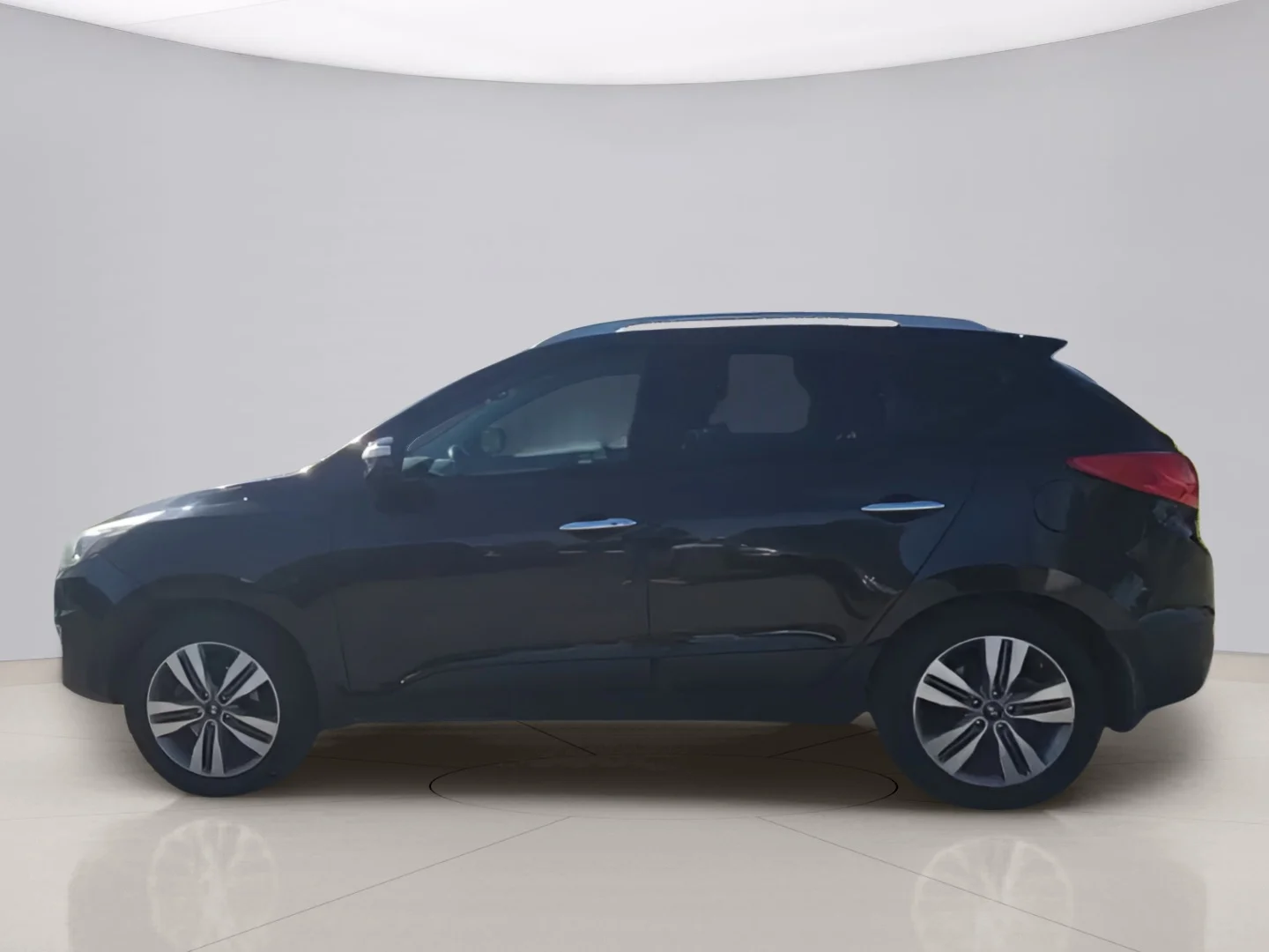 Used 2014 Black Hyundai GLS image 2