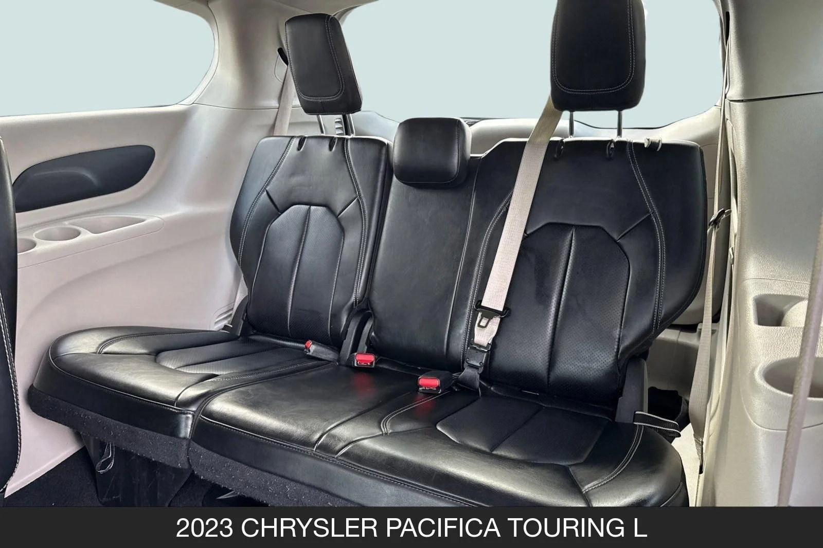 Used 2023 Bright White Clearcoat Chrysler Touring L image 18