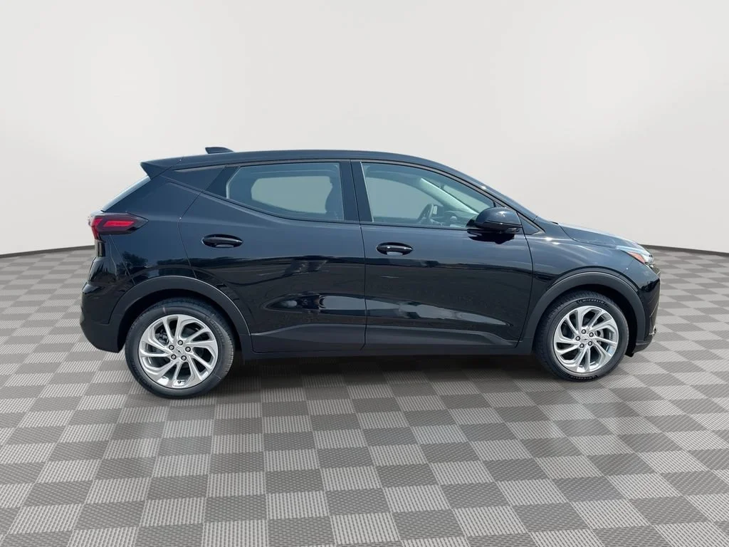 New 2027 Mosaic Black Metallic Chevrolet LT image 9