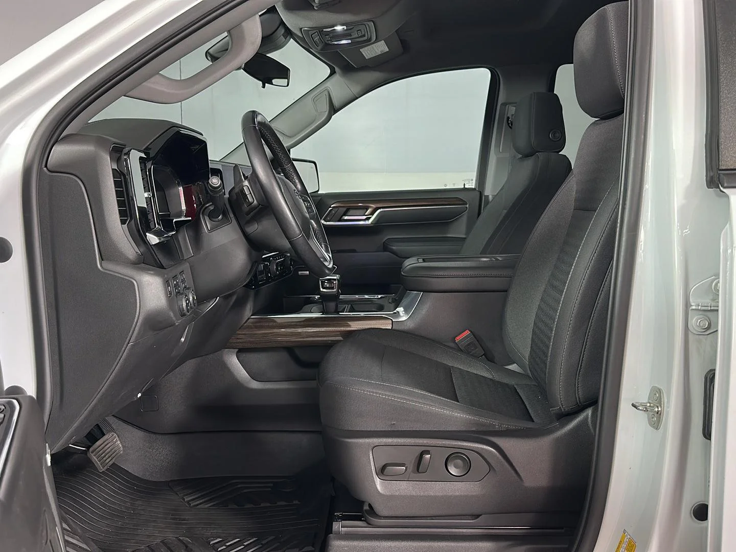 Used 2022 Summit White Chevrolet LT Trail Boss image 7
