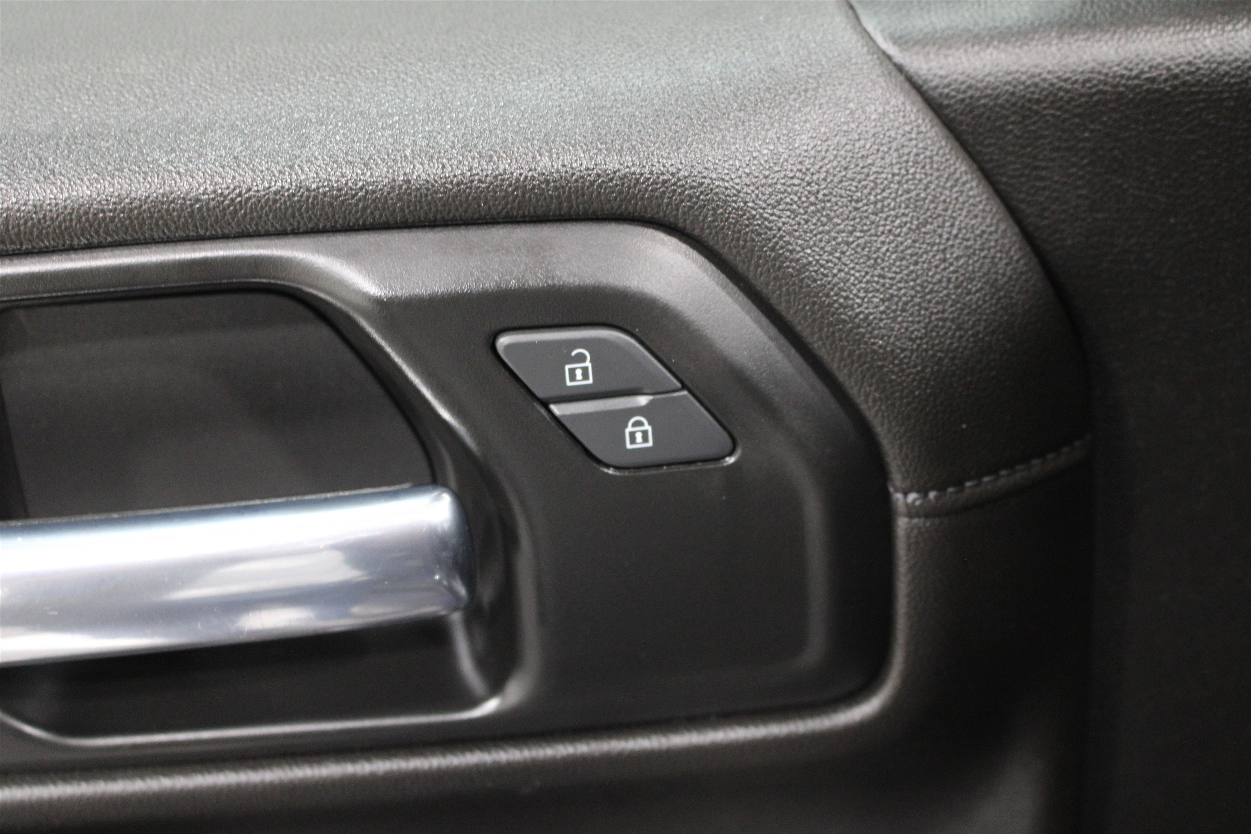 Used 2022 Black Chevrolet RST image 7